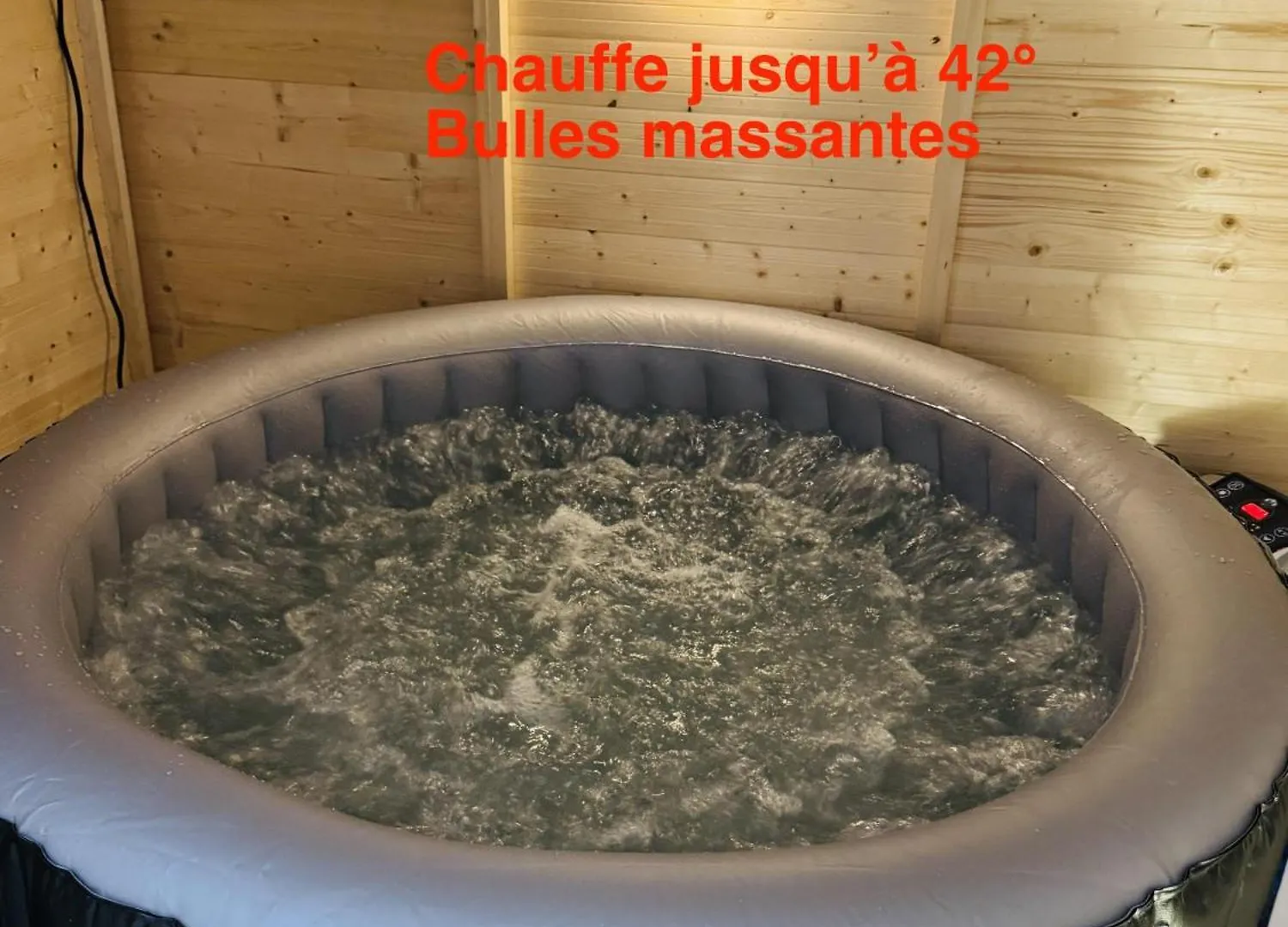 Coeur De Ville Jacuzzi Retroprojecteur Terrasse Petit Dejeuner Love Room Saint-Etienne